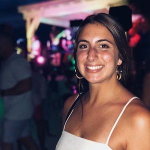 Meet your Posher, Danielle